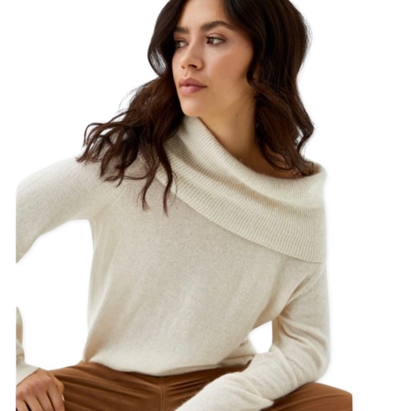 Dkny Sweaters - DKNY Jeans Cowl Neck/Off the Shoulder Sweater in cream Size Large new!